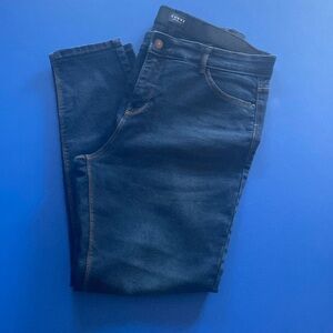 Women’s Dark denim blue jeans
Curve Appeal 
Size 16/33
Stretch waist band